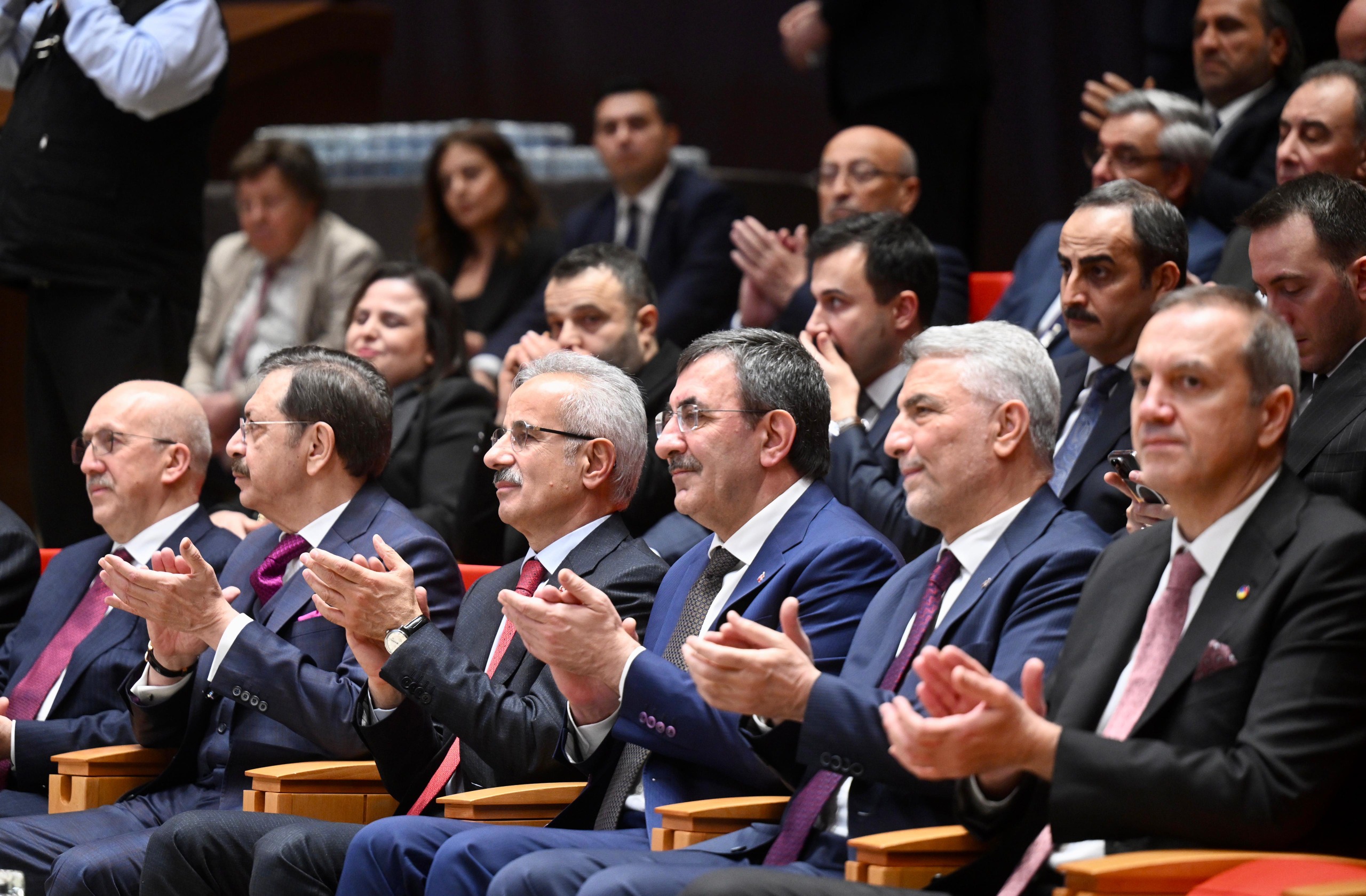 Ticari Sürücüler İçin Yaş Sınırı Uzatıldı: Ulaştırma Vizyonu